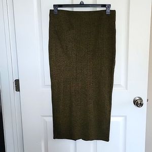 Army green ribbed skirt with Slit at the back and pocket at right front